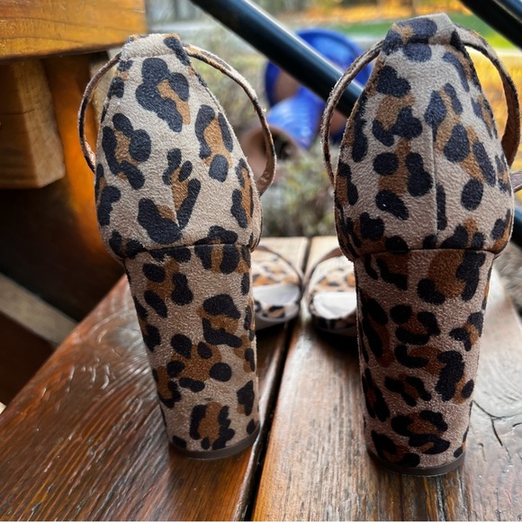 BRECKELLE'S LEOPARD PRINT SANDALS HEELS SIZE 7.5 - Picture 8 of 13